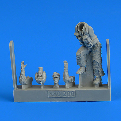 AEROBONUS 480200 1/48 USAF Fighter Pilot on the ladder
