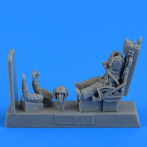 AEROBONUS 480237 1/48 Soviet Fighter Pilot with ejection seat for MiG-19 Farmer (For TRUM/EDU)