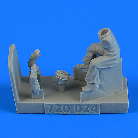 AEROBONUS 720024 1/72 WWII RAF Tractor Driver (For AIRFIX)