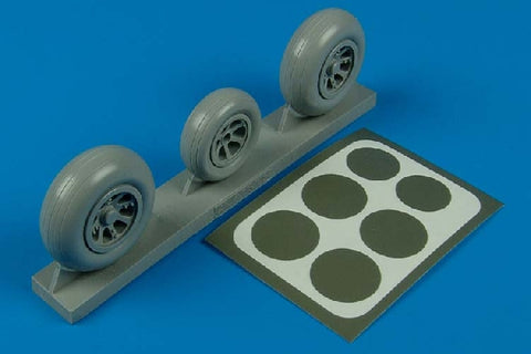 Aires 2105 1/32 P-38 Lightning wheels & paint masks
