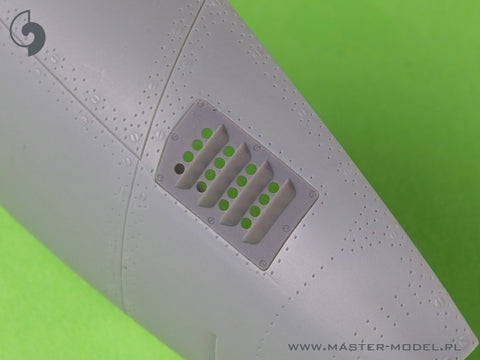 MASTER AM-32-137 1/32 P-51 Mustang - carburator air filter cover - RAF louvred type - version A (for Tamiya)