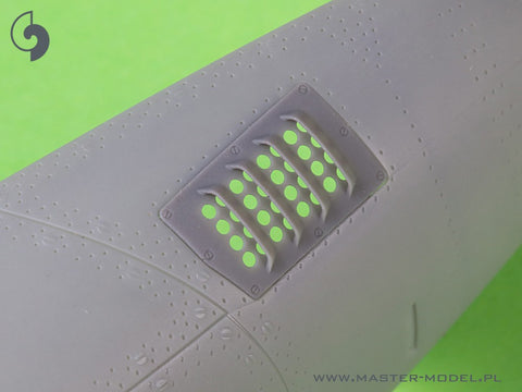 MASTER AM-32-137 1/32 P-51 Mustang - carburator air filter cover - RAF louvred type - version A (for Tamiya)