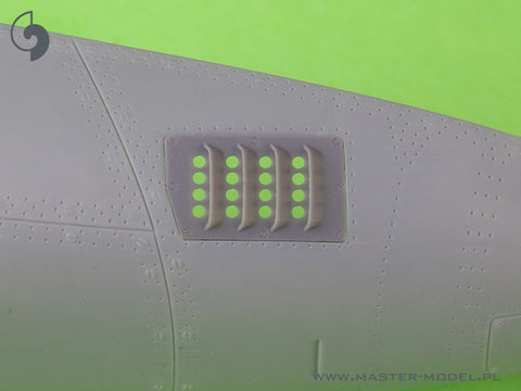MASTER AM-32-137 1/32 P-51 Mustang - carburator air filter cover - RAF louvred type - version A (for Tamiya)