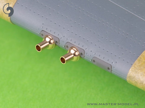 MASTER AM-48-181 1/48 Curtiss P-40 L, N early - 4 x Browning .50 blast tubes with adapter & gunsight & Pitot Tube (for Eduard)