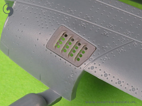 MASTER AM-72-175 1/72 P-51 Mustang - carburator air filter cover - RAF louvred type - version A (for Eduard)