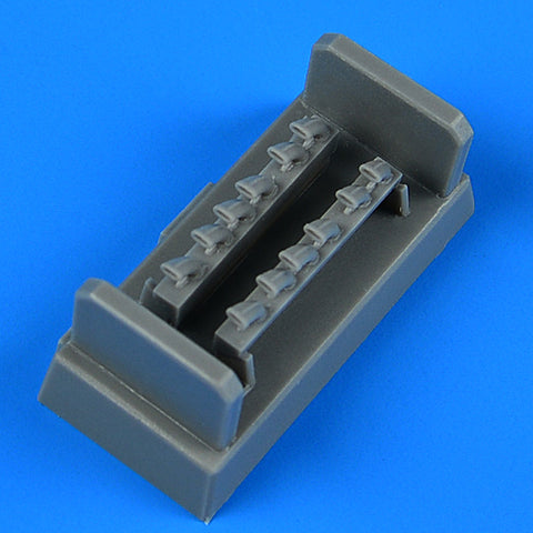 Quick Boost 72 680 1/72 Fw 190D-9 exhaust(For IBG)