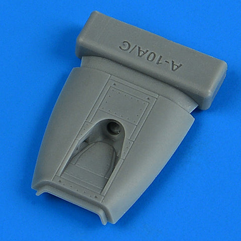 Quick Boost 72 707 1/72 A-10A/C Thunderbolt II opened fuel access panel late v.(For GWH)