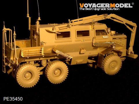 Voyager Model PE35450 1/35 Modern US Buffalo 6x6 MPCV (2004–2006 Model) (Bronco 35100)